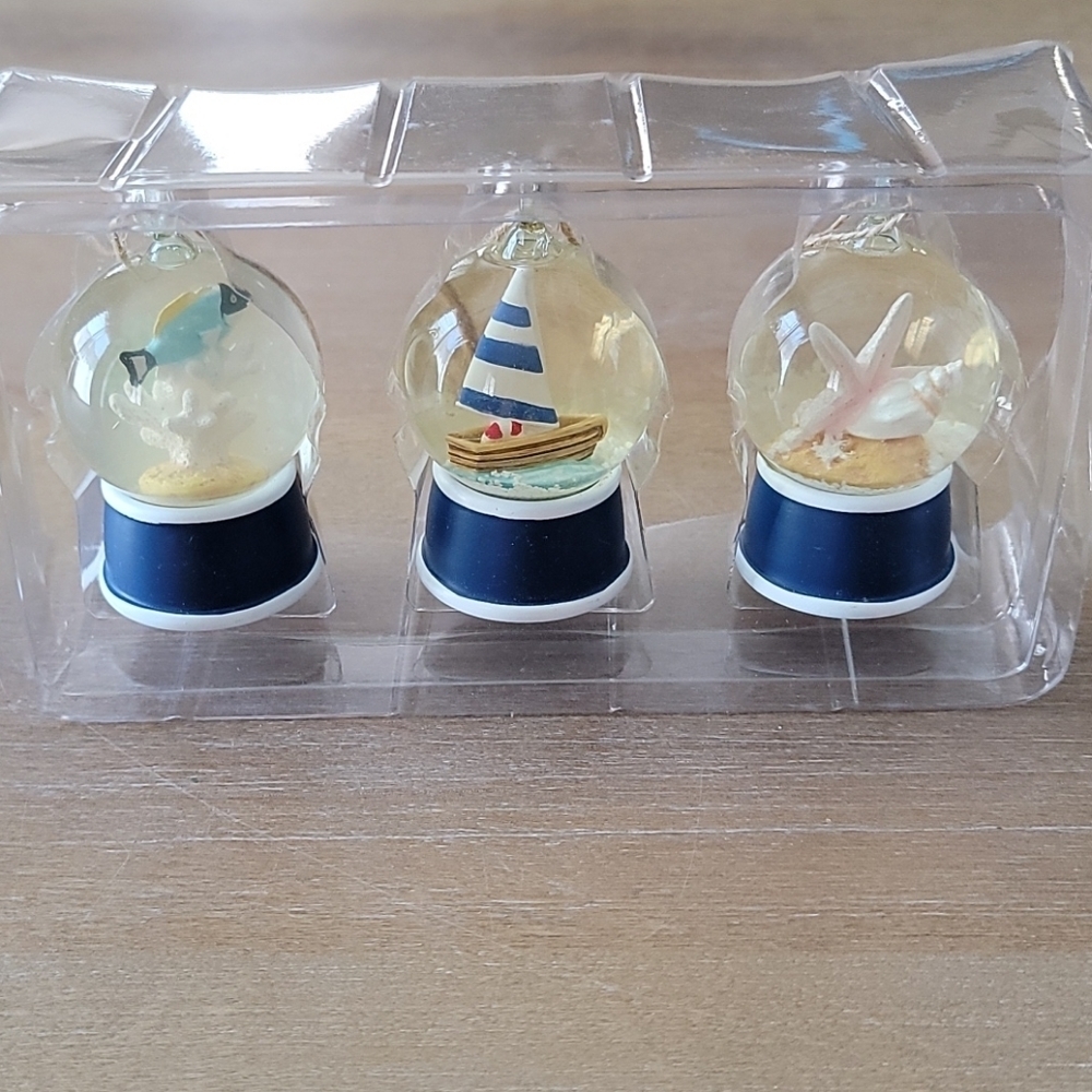 Bella Lux Coastal Holiday Collection – Set of 3 Water Globes – NWT